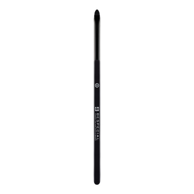 Кисть для макияжа BeSpecial Eye liner Petal-type Brush 08